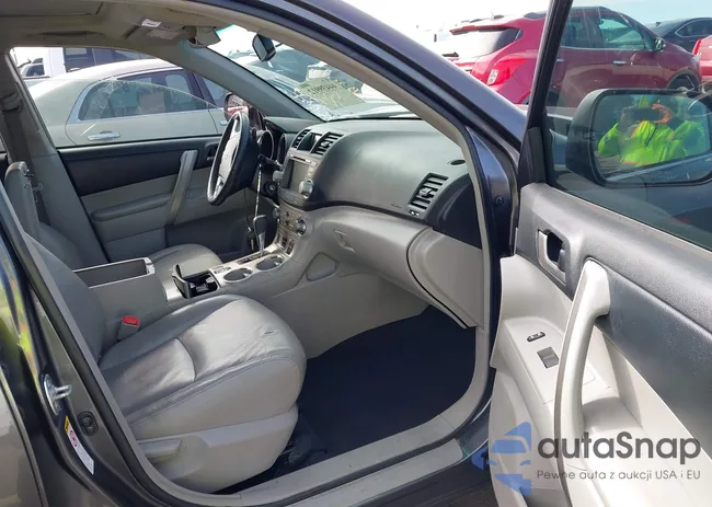 5TDZK3EH1CS068908: 44439912