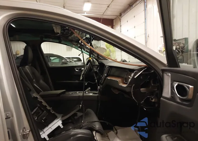 YV4H60DA7P1331776: 44439384