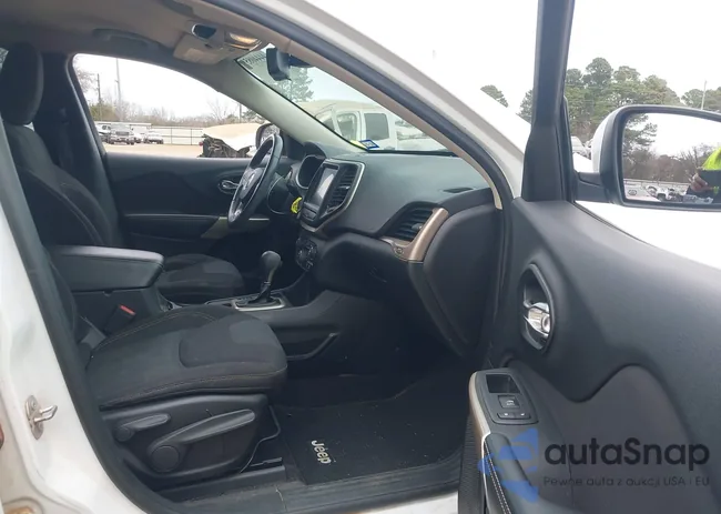 1C4PJLCB7HW574663: 44440859