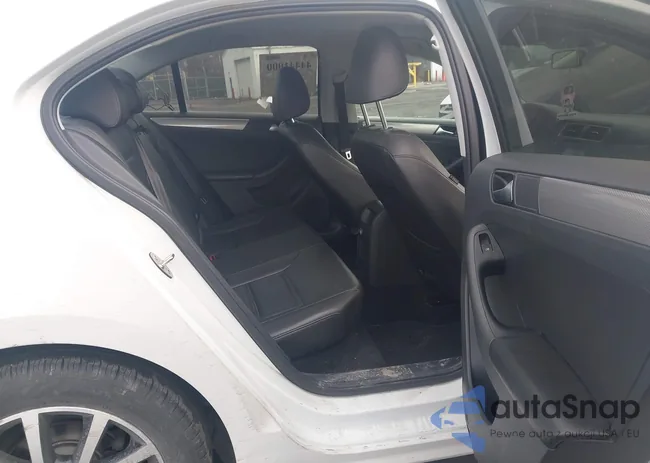 3VWDB7AJ9HM359879: 44441000