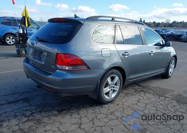 3VWPL7AJ0CM713825: 44441034