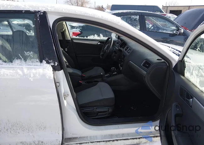 3VW2B7AJ3HM337027: 44440441