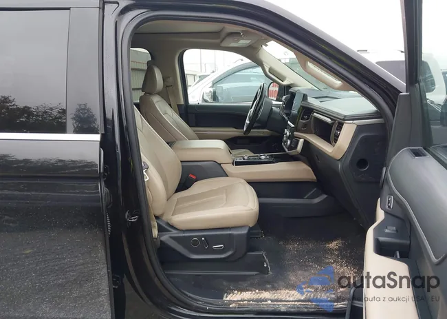 1FMJU2A84REA24273: 44440612