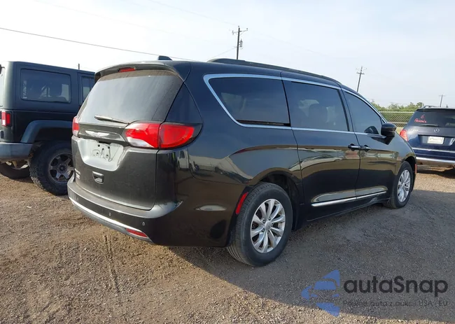 2C4RC1BG2HR739337: 44440671