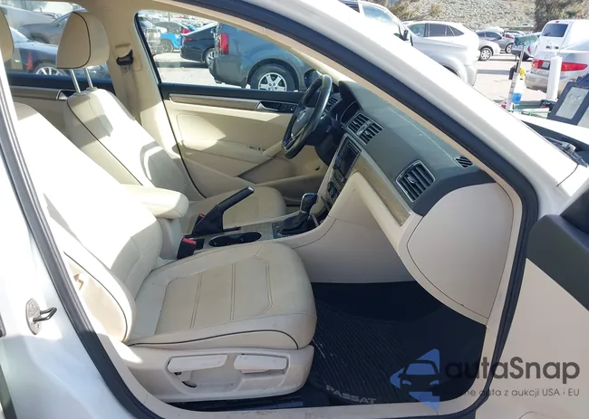 1VWBT7A37HC006905: 44441798