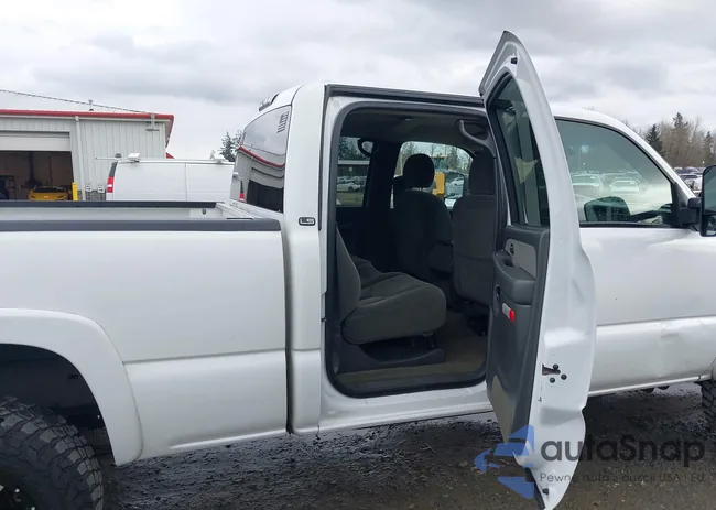 1GCHK23UX3F186977: 44443065