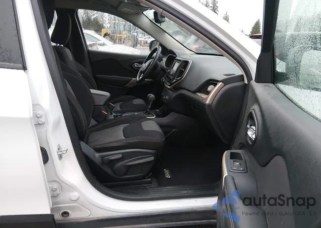 1C4PJMAB8HW588614: 44442512