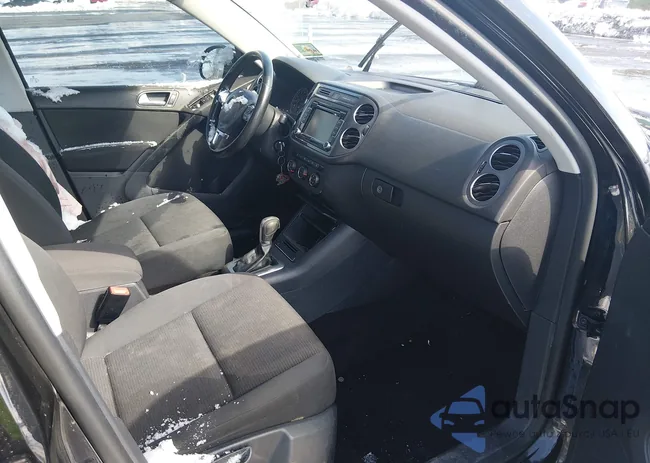 WVGAV7AX3FW593963: 44444244