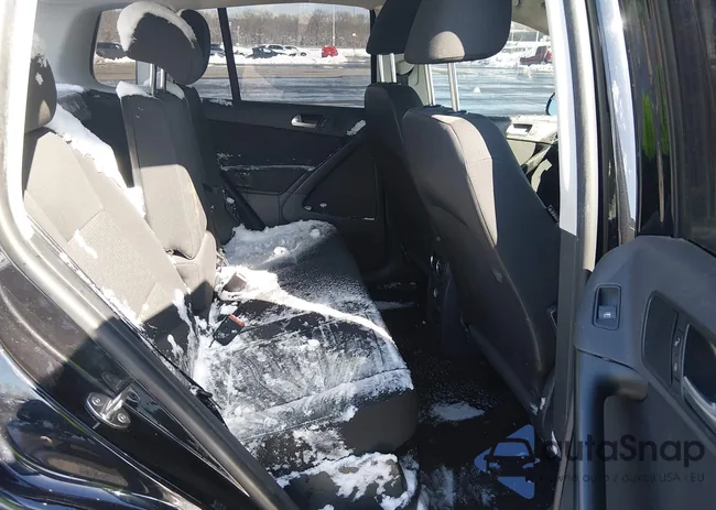 WVGAV7AX3FW593963: 44444244