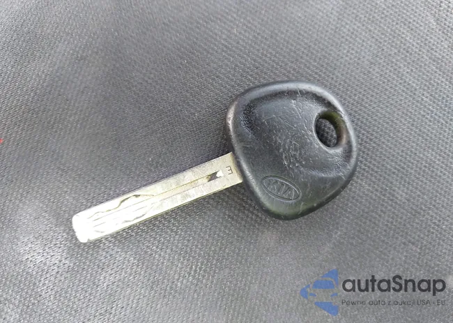 KNADM4A33C6077935: 44443688