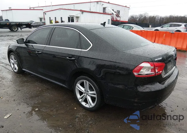 1VWBT7A30EC052880: 44445120