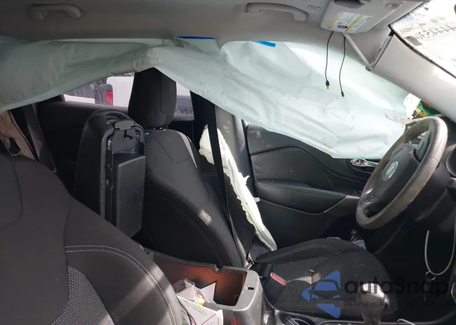 1C4PJLCB4KD171209: 44445306