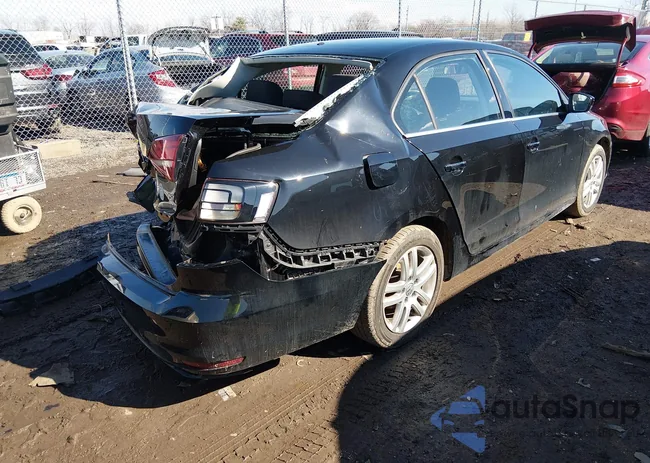 3VW2B7AJ0HM257586: 44444488