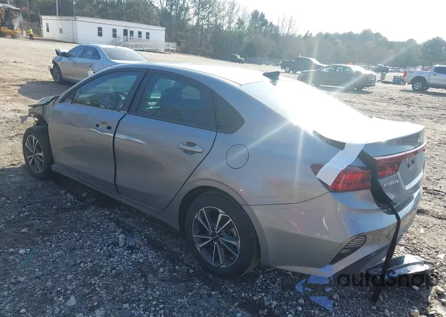 3KPF24AD8RE780167: 44445757