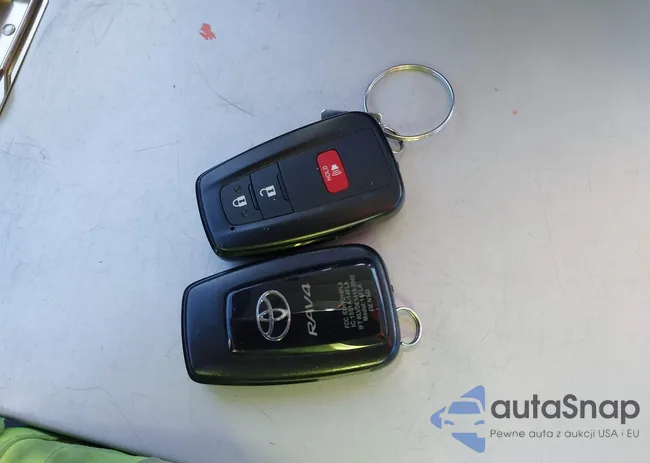 2T3RWRFV8SW267060: 44445437