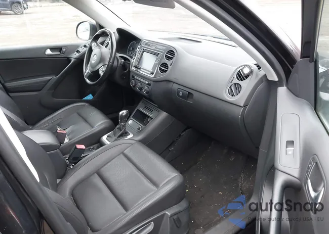 WVGRV7AXXHW507120: 44445544