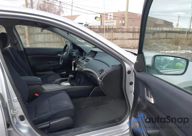 1HGCP2F38CA165008: 44447051