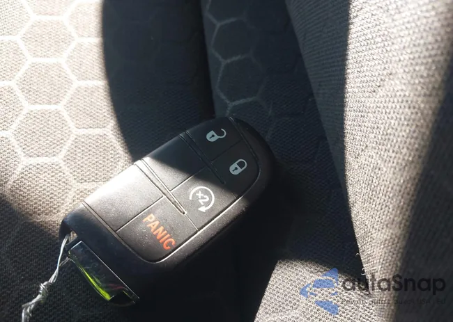 3C4NJDBB0KT647402: 44447271