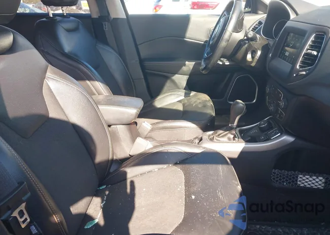 3C4NJDBB0KT647402: 44447271