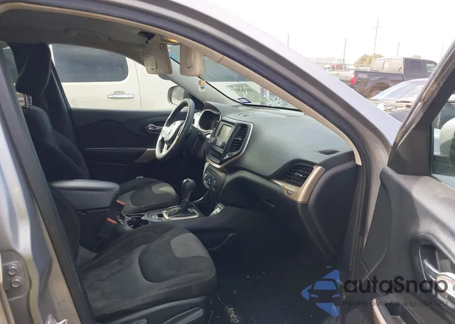 1C4PJLCB7JD566662: 44446597