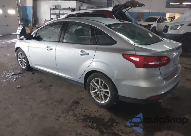 1FADP3F26JL324261: 44447835