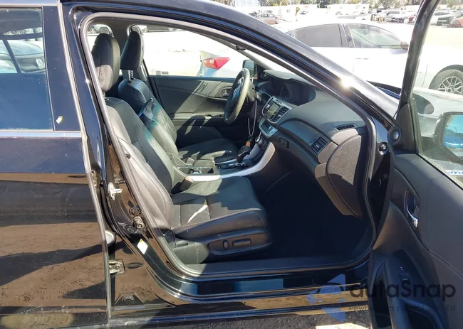 1HGCR6F70FA000952: 44447423