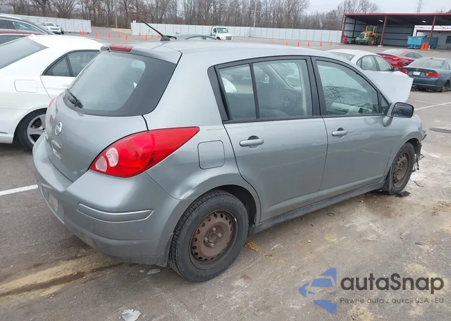 3N1BC13E18L463781: 44449836