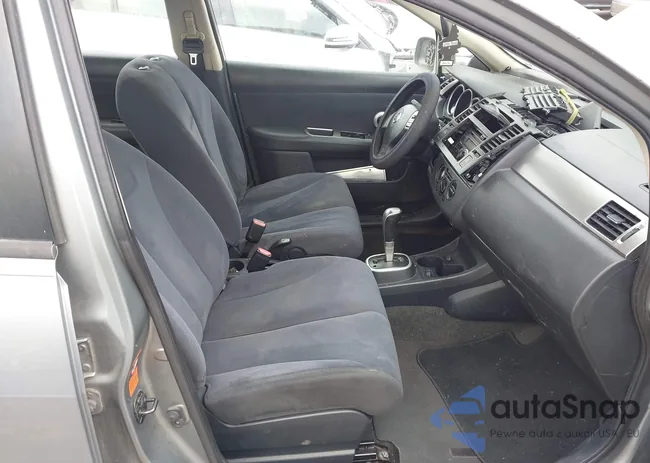 3N1BC13E18L463781: 44449836