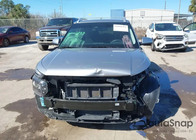 KMHRC8A34PU272717: 44450763