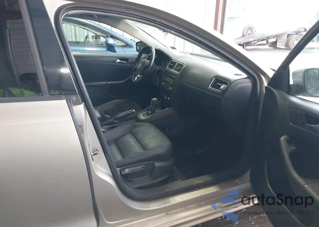 3VWDP7AJ2CM116585: 44450838