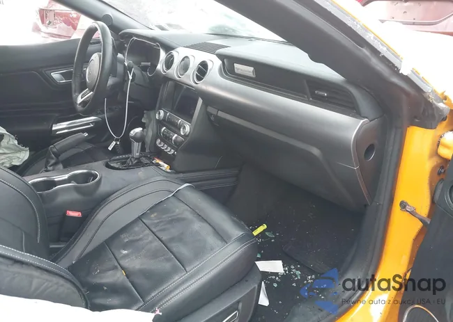 1FATP8UH2J5156381: 44451041