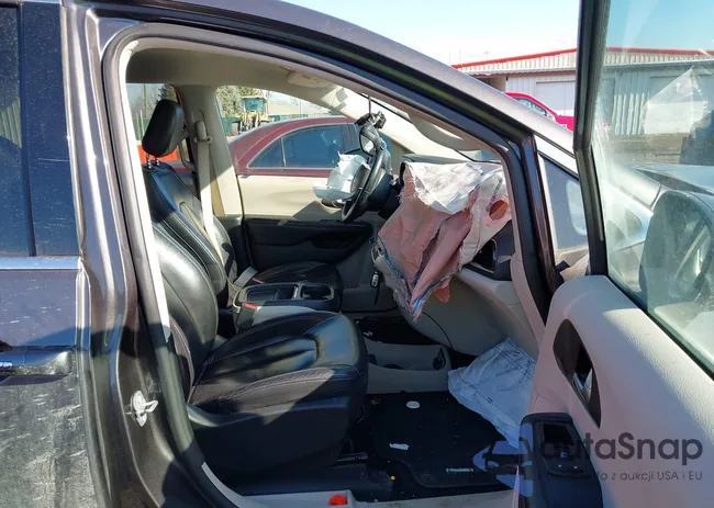 2C4RC1BG7HR820804: 44450655