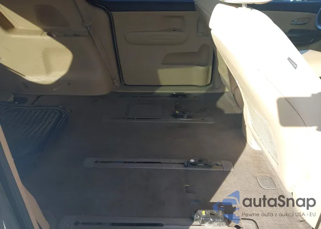 KNDMB5C11F6044477: 44451921