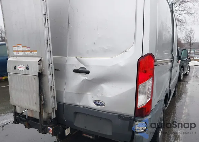 1FTNR1CM8FKB10632: 44452317