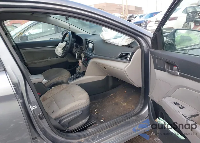 5NPD84LF0JH335197: 44452741