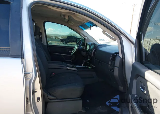 1N6BA0EC5FN510247: 44453055