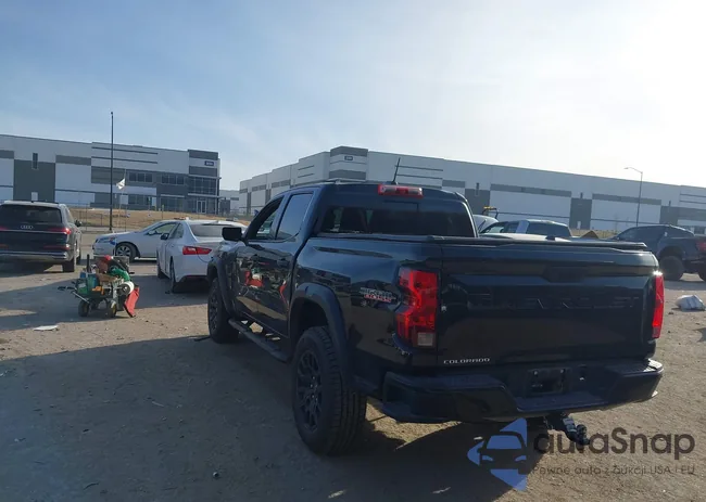 1GCPTEEK6R1241050: 44453800