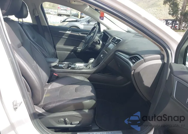 3FA6P0SU2GR320684: 44453953