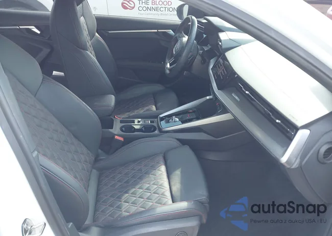 WAUH3DGY6RA048619: 44454138