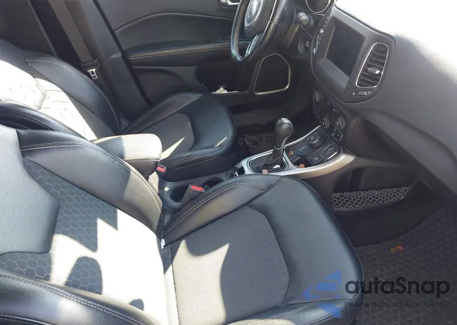 3C4NJDBB8KT792610: 44453347