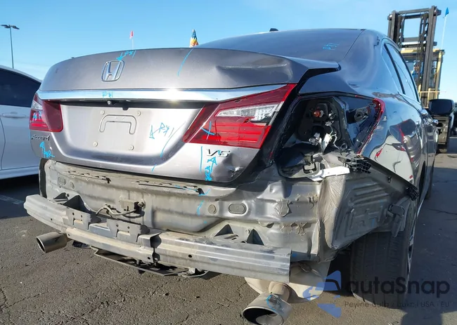 1HGCR3F83HA025306: 44453415