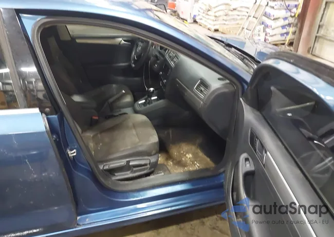 3VW2B7AJ1HM256088: 44455296