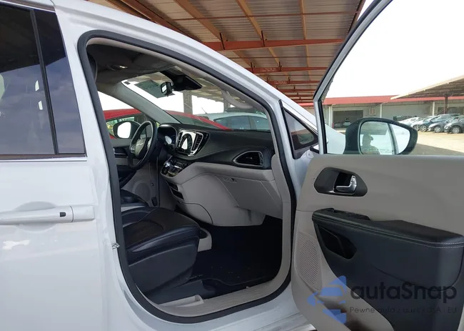 2C4RC1L78PR626442: 44454348