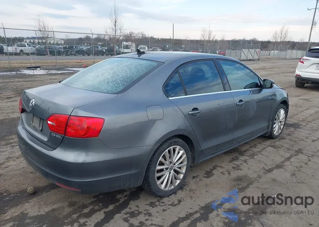 3VWLP7AJ8CM365825: 44454533