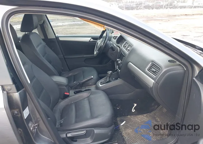 3VWLP7AJ8CM365825: 44454533