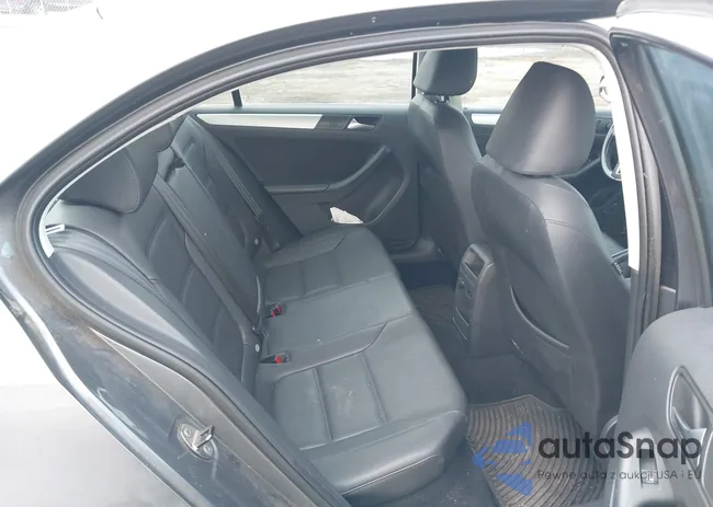 3VWLP7AJ8CM365825: 44454533