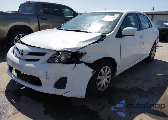 2T1BU4EE2BC607941: 44454555