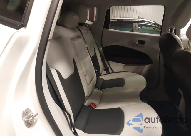 3C4NJDCB0MT516049: 44455478