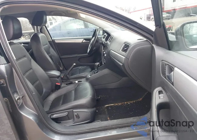 3VWDX7AJ7DM305671: 44455548