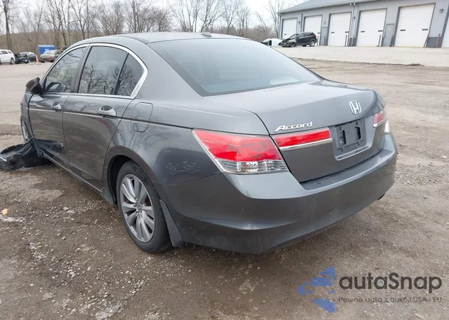 1HGCP2F8XBA050680: 44458802